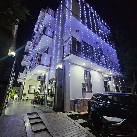 فندق Shri Krishna Divine Dham ماثورا المظهر الخارجي الصورة